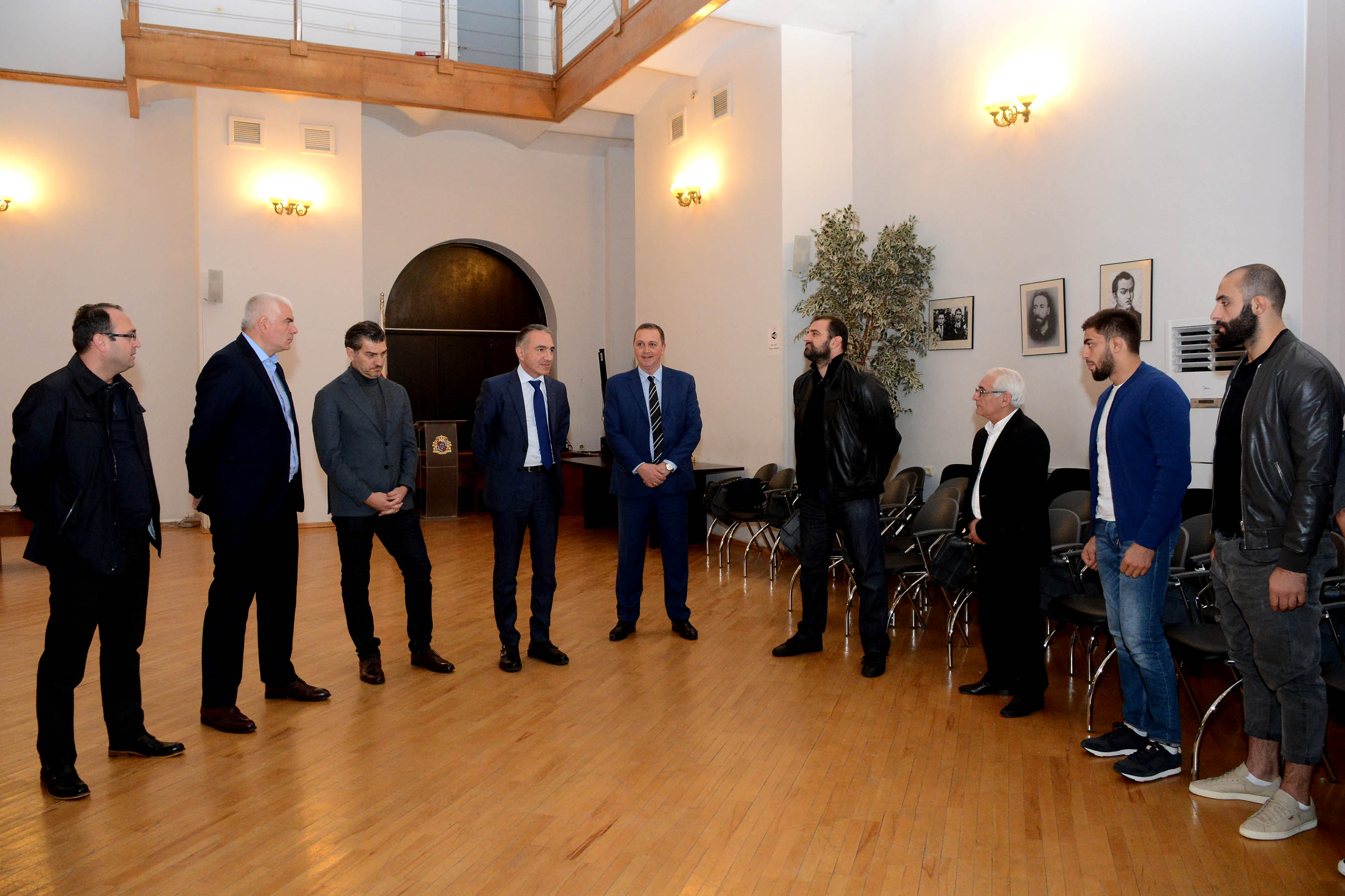 მინისტრმა მსოფლიოს ჩემპიონატიდან დაბრუნებულ მოჭიდავეებს უმასპინძლა (ფოტო/ვიდეო)