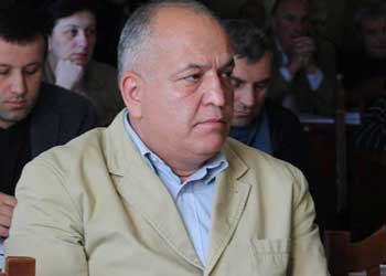 ვლადიმერ ვადაჭკორია, რომელსაც მეუღლე გრიგოლ ვაშაძის მხარდაჭერის გამო დაუპირისპირდა, აცხადებს, რომ 31-წლიანი ურთიერთობას პოლიტიკა ვერ დაანგრევს