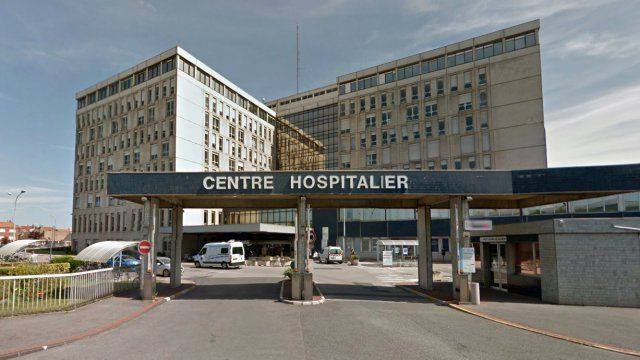 საფრანგეთში ქალაქ დიუნკერკის ერთ-ერთ საავადმყოფოდან ევაკუაცია მიმდინარეობს