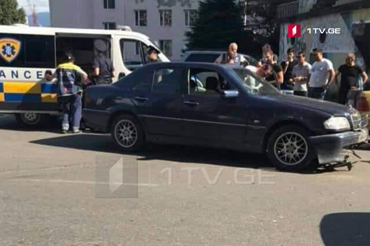 ბათუმში ახალგაზრდა ქალს ავტომანქანა დაეჯახა