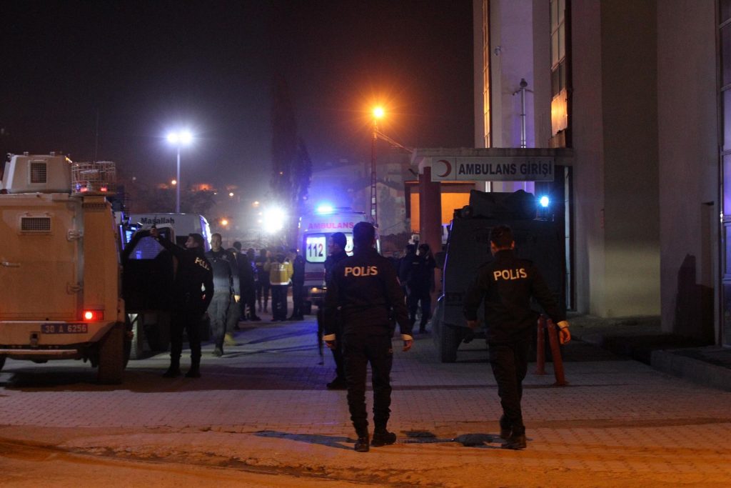 თურქეთში საბრძოლო მასალის საწყობის აფეთქებისას ოთხი სამხედრო მოსამსახურე დაიღუპა, 20 კი დაშავდა