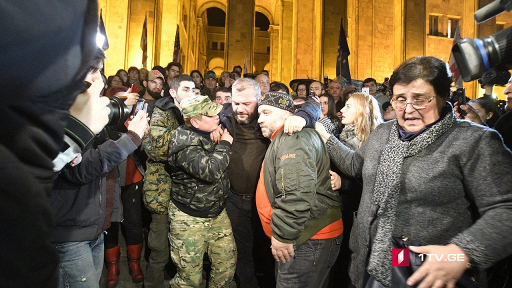 ზაზა სარალიძის მხარდასაჭერი აქცია პარლამენტთან – ბოლო ინფორმაცია ადგილიდან