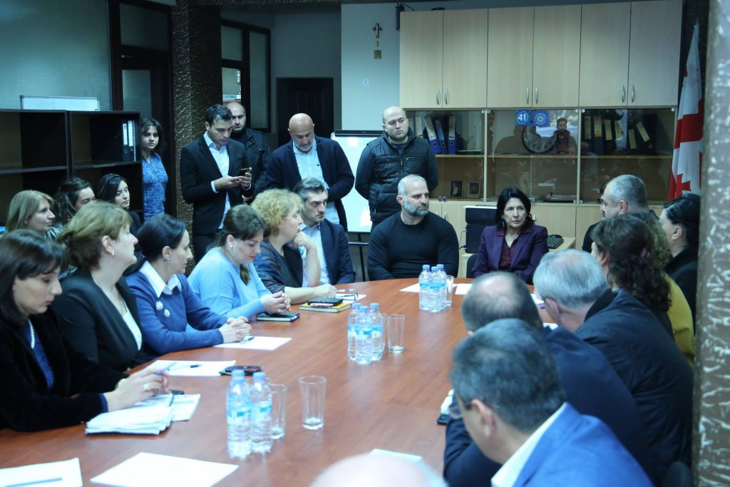 სალომე ზურაბიშვილი თბილისში საარჩევნო შტაბის თანამშრომლებს შეხვდა
