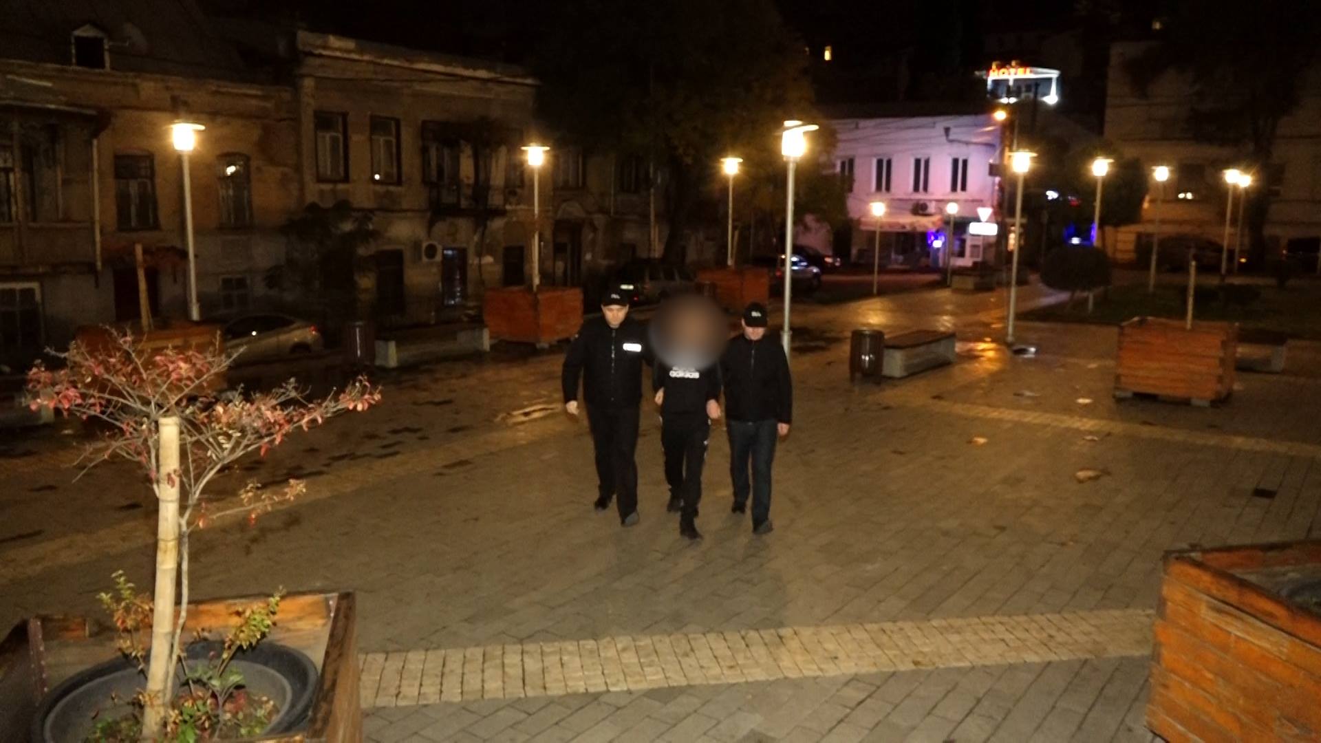 ორი ტრანსგენდერის შეურაცხყოფის ფაქტზე სამი პირი დააკავეს და ერთს ეძებენ