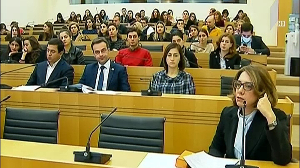 მიმდინარე გამოძიება და პოლიტიკური ბრალდებები
