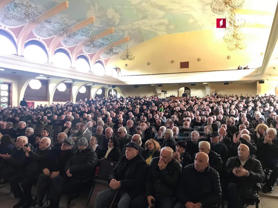 მოძრაობა „გაბრაზებული ბათუმელების“ წევრებმა შეკრება გამართეს