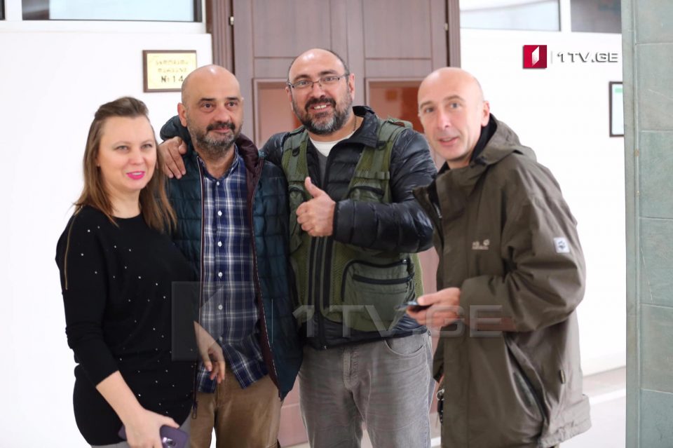 ფოტოგრაფების საქმეზე გამართლებულები მორალური ზიანის ანაზღაურების მოთხოვნით სასამართლოს მიმართავენ