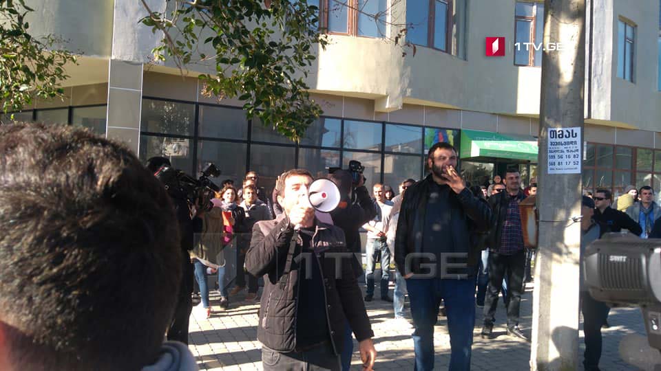 ზუგდიდში, გაერთიანებული ოპოზიციის საარჩევნო შტაბთან აქცია გაიმართა