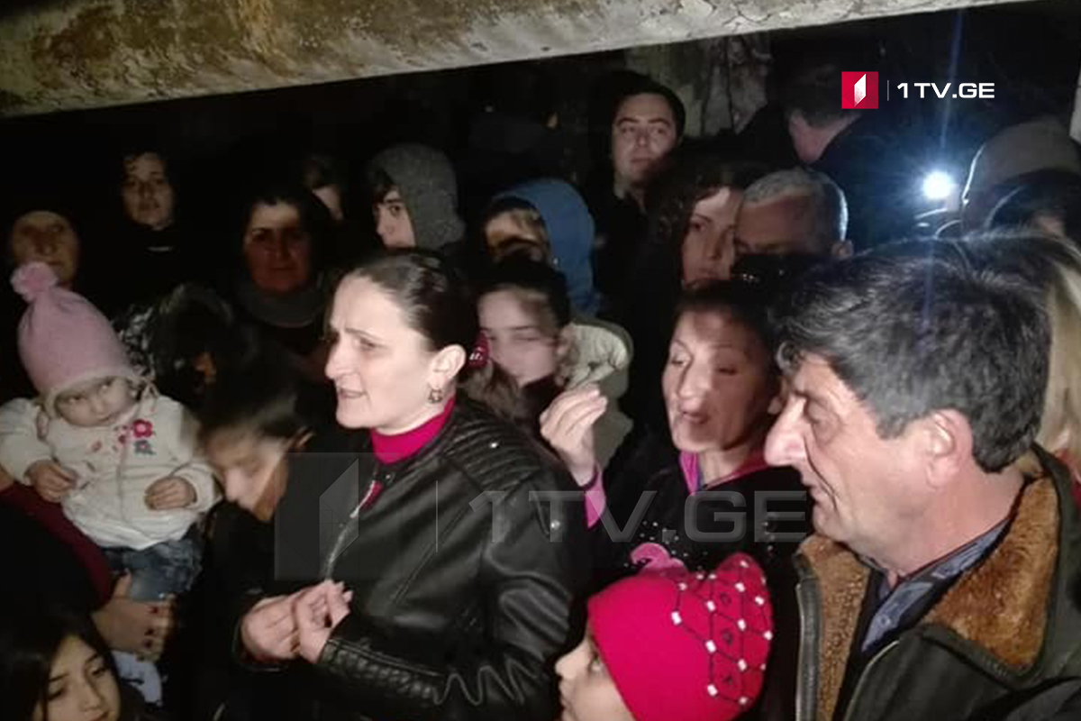 ბათუმში, ბარცხანის დასახლებაში 50-მდე ოჯახი, მათ შორის ეკომიგრანტები ყოფილი სამხედრო ბაზის შენობის დაკავებას ცდილობენ