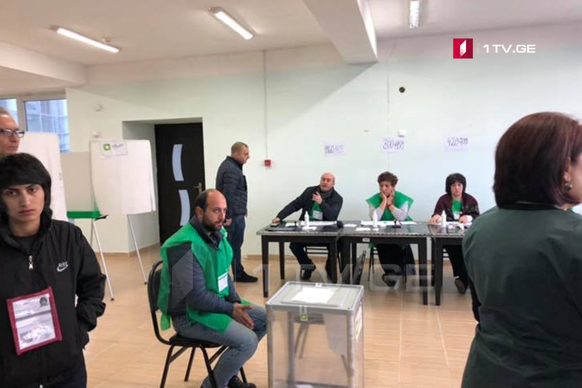 ახალქალაქის პირველი საარჩევნო უბნის დამკვირვებელი აცხადებს, რომ უბანზე დარღვევა დაფიქსირდა