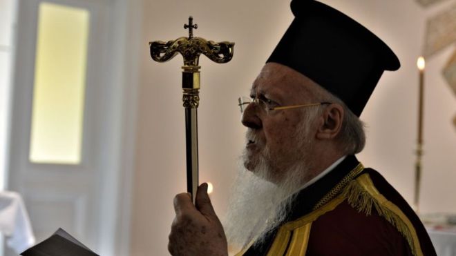 BBC - კონსტანტინოპოლმა უკრაინაში ეკლესიის ავტოკეფალიის შესახებ ტომოსის ტექსტი დაამტკიცა