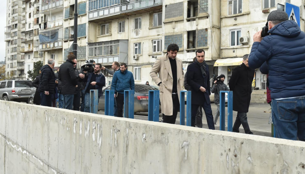 ჩიქოვანის ქუჩის გარკვეულ მონაკვეთზე ტროტუარი პირველად მოეწყო