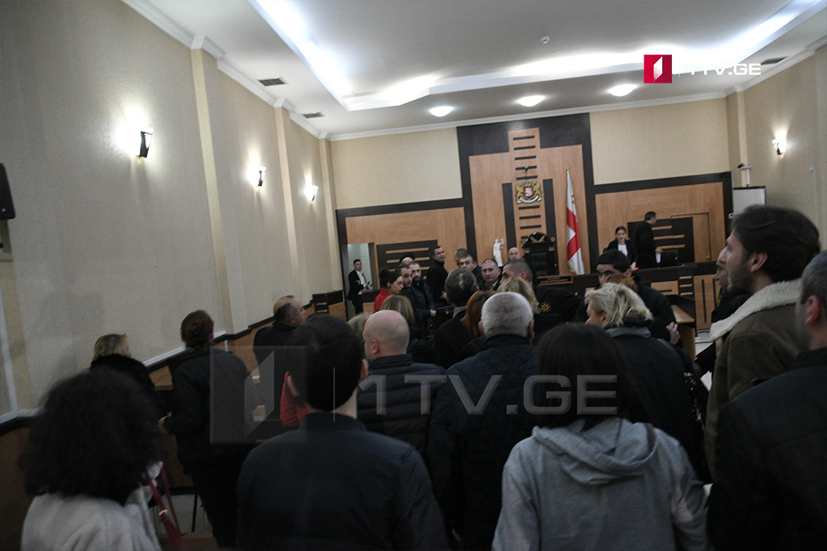თბილისის საქალაქო სასამართლოში ინციდენტზე ერთი პირი დააკავეს