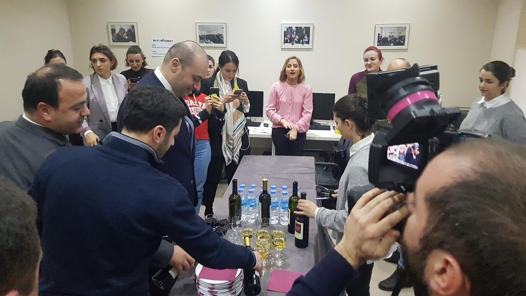 მამუკა ბახტაძემ მედიის წარმომადგენლებს დამდეგი შობა - ახალი წელი  მიულოცა