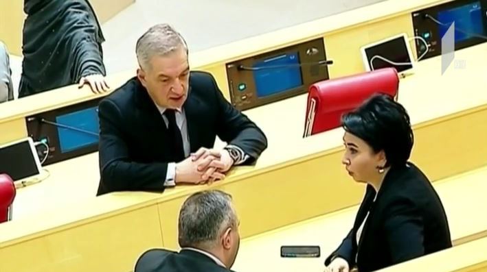 ეკა ბესელიას გადაწყვეტილებასთან დაკავშირებით, გუნდში აზრთა სხვადასხვაობაა