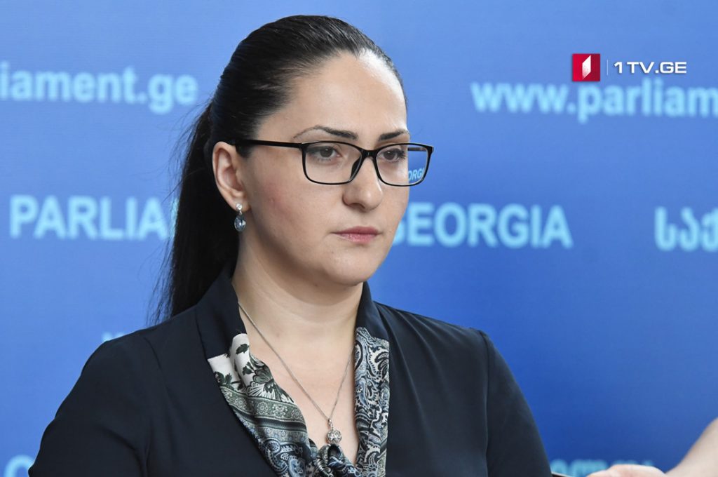 Сопо Къиладзе сиды, цæмæй фракци «Гуырдзийаг бæллицы» рабадтыл цалдæр фарста бакæсдзысты