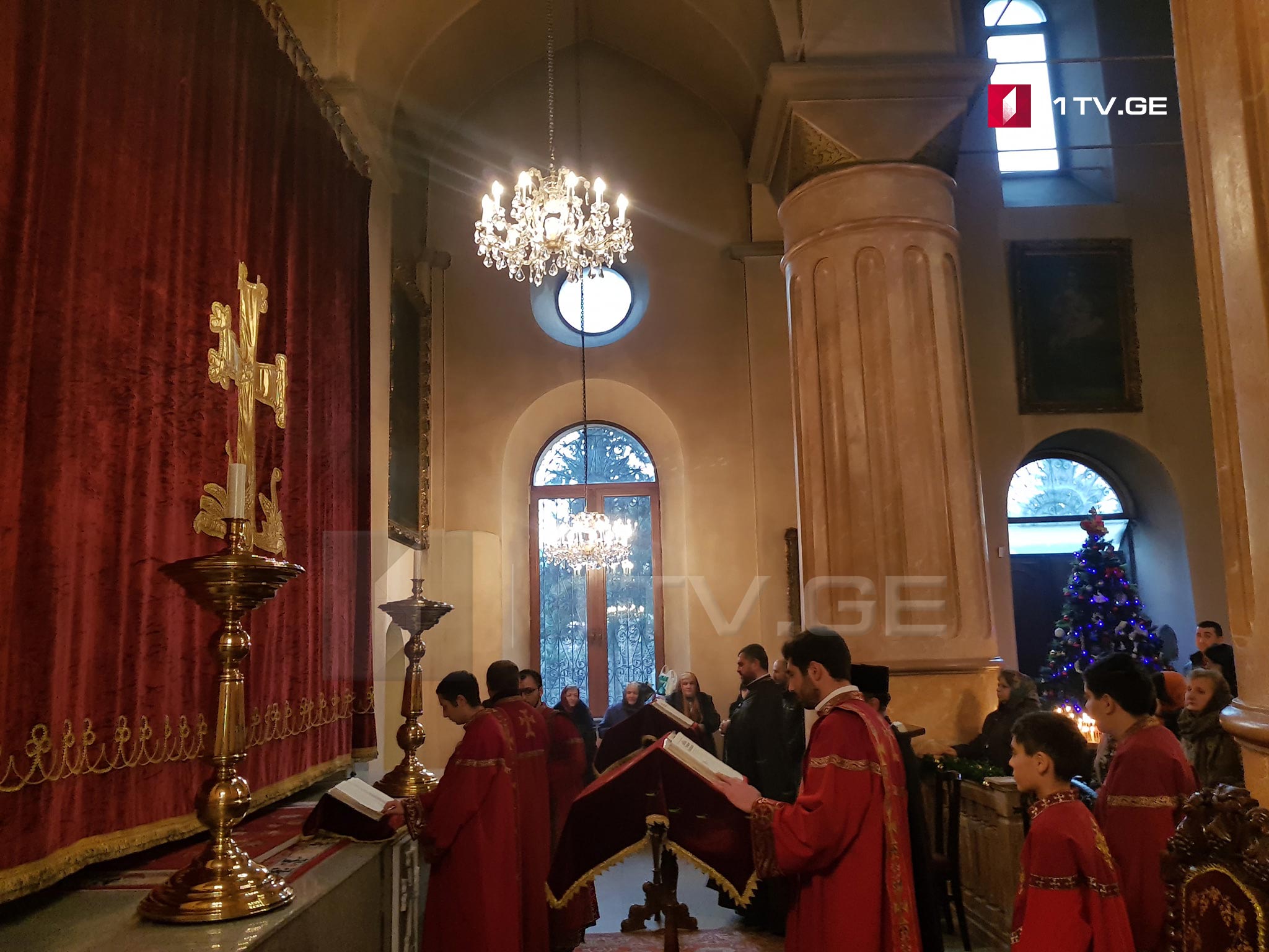 სომეხთა სამოციქულო ეკლესია დღეს ქრისტეშობას და ნათლისღებას აღნიშნავს