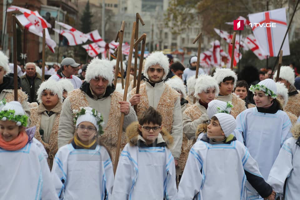 Tbilisi, Georgia. 7th Jan, 2016. Georgian people march during Alilo, a  religious procession, to celebrate the Orthodox Christmas in Tbilisi,  capital of Georgia, on Jan. 7, 2016. Georgians celebrate Christmas on Jan.