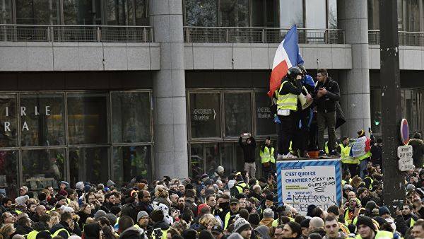 საფრანგეთში „ყვითელი ჟილეტების“ აქციაზე 240 ადამიანი დააკავეს