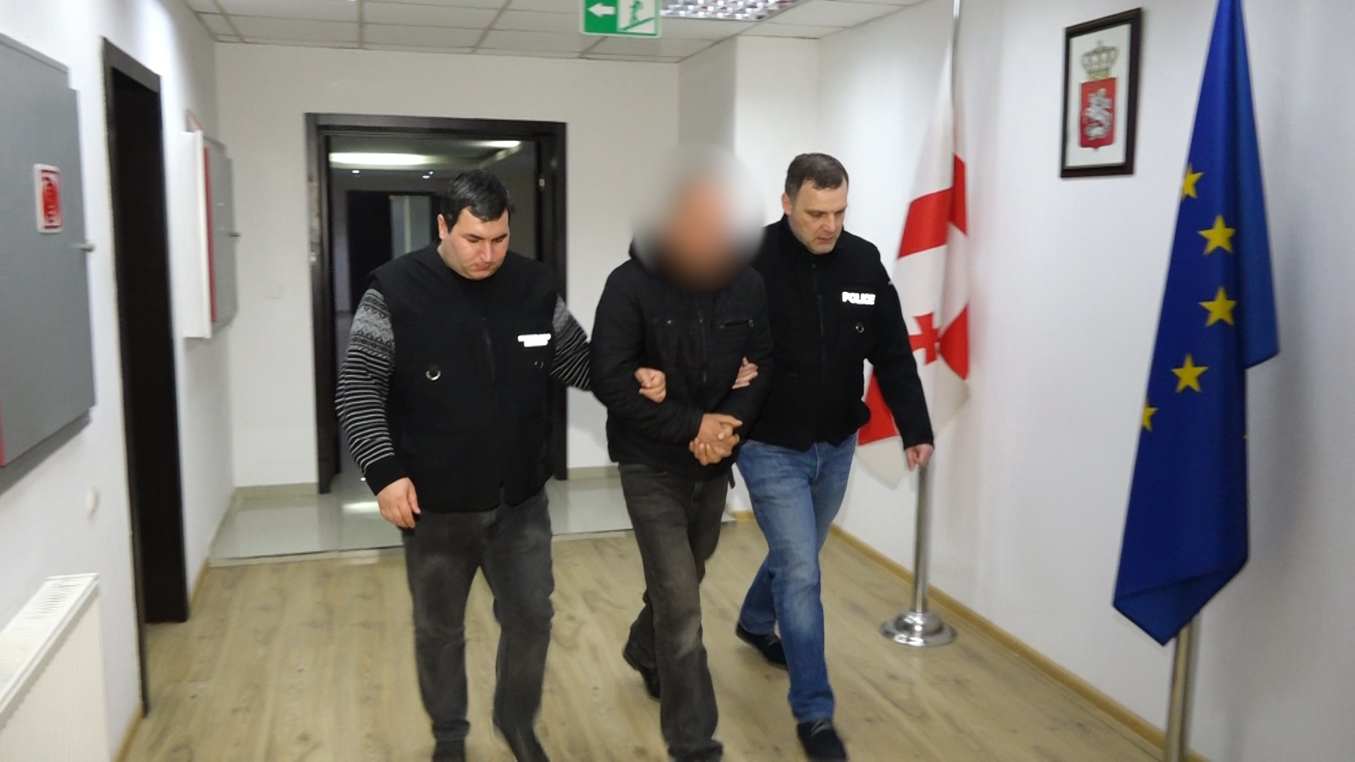 ცეცხლსასროლი იარაღისა და საბრძოლო მასალის შეძენა-შენახვის ბრალდებით თბილისში ერთი პირი დააკავეს