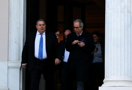 საბერძნეთის თავდაცვის მინისტრი თანამდებობიდან გადადგა