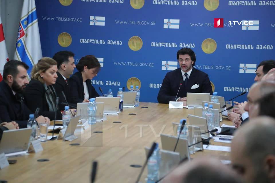 Каха Каладзе благодарит сотрудников Центра скорой медицинской помощи