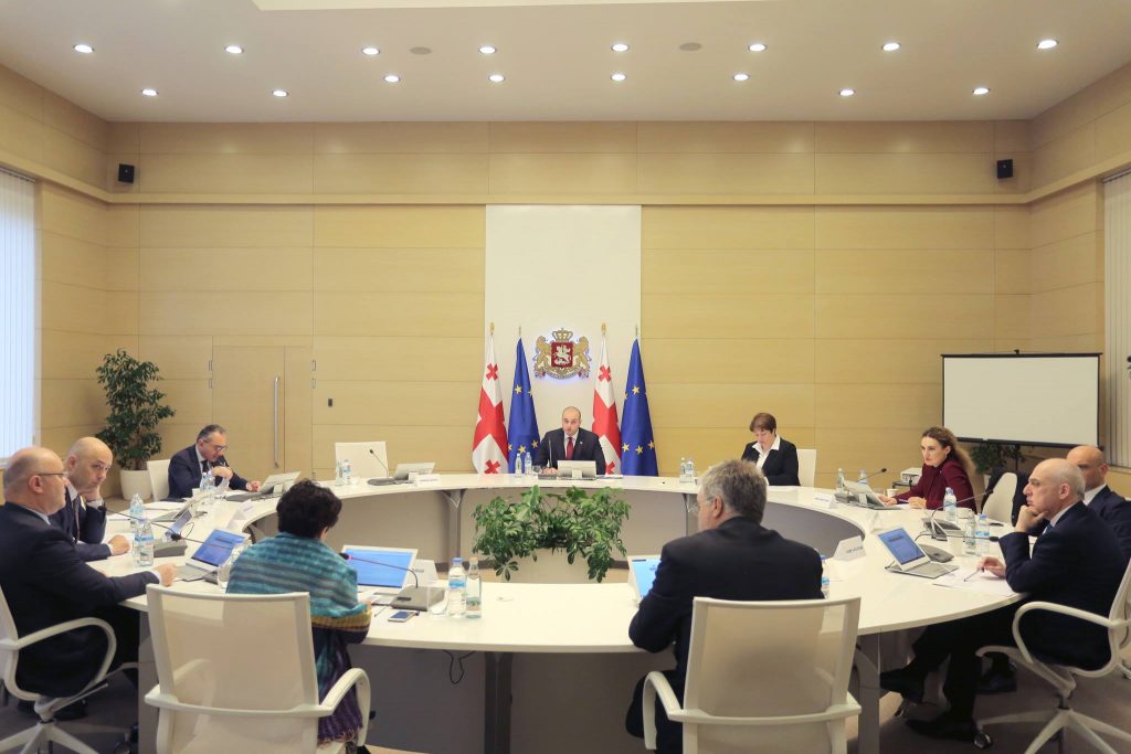 Sosiyal cəhəddən müdafiyəsiz şəxslər, pensionerlər, veteranlar, məhdud fiziki imkanlı şəxslər və tək valideynlər inzibati vergilərdən azad ediləcəklər