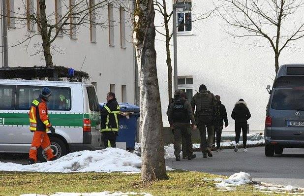 გერმანიის პოლიციამ დააკავა მამაკაცი, რომელსაც კლინიკაში ქალი მძევლად ჰყავდა