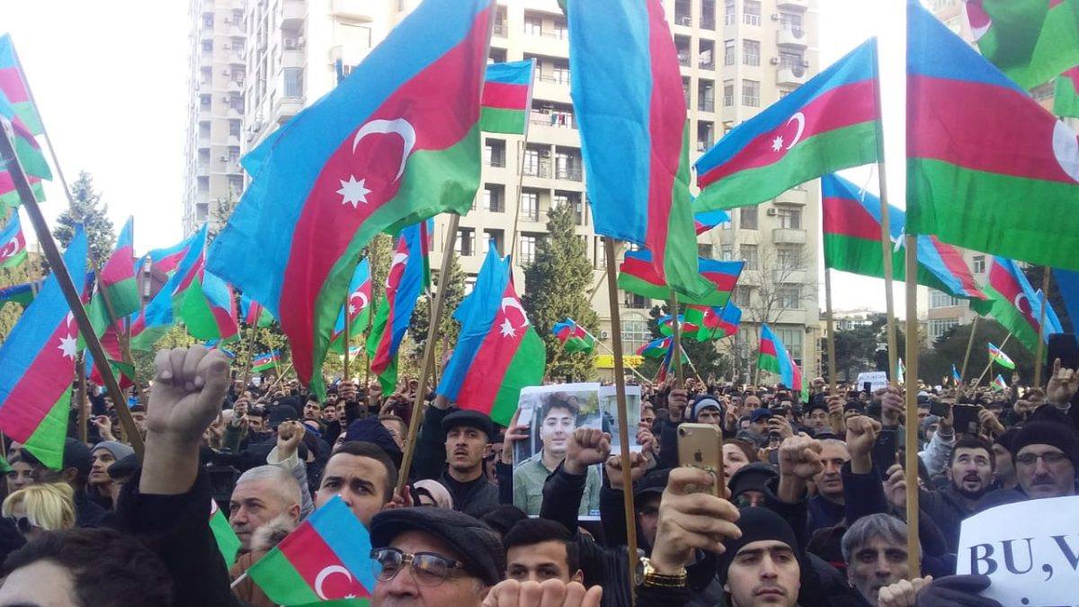 ბაქოში აქციაზე ბლოგერ მეჰმან ჰუსეინოვის დაკავება გააპროტესტეს