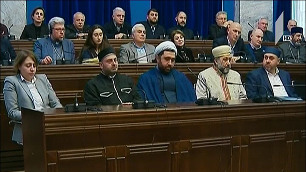პარლამენტში რელიგიის თავისუფლებასთან დაკავშირებულ საკითხებზე მსჯელობენ
