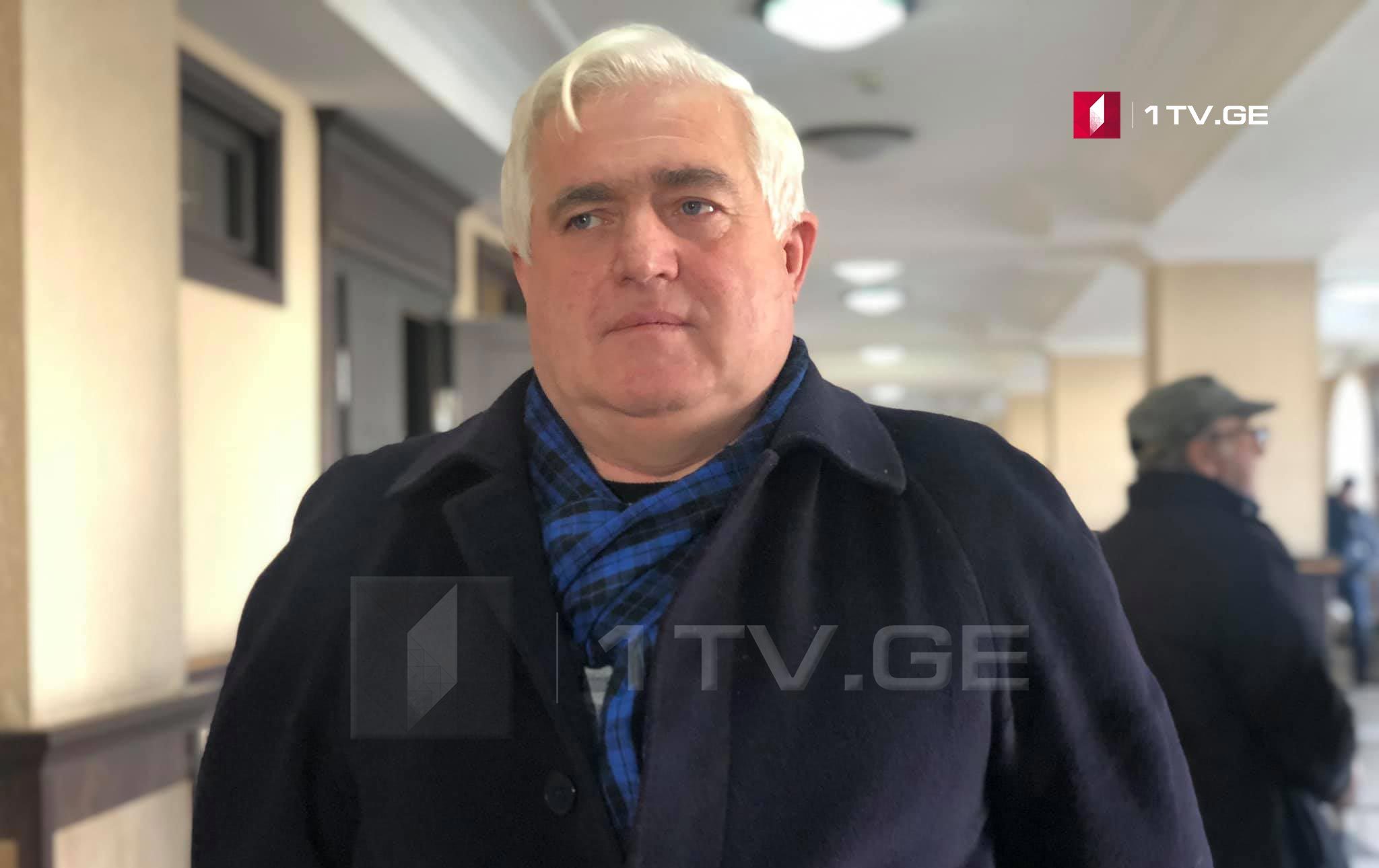 ხორავას ქუჩაზე მკვლელობის საქმეზე ცრუ ჩვენებისთვის ბრალდებული დ.ღ-ს პროცესი დაცვის მხარის მტკიცებულების დემონსტრირებით განახლდა