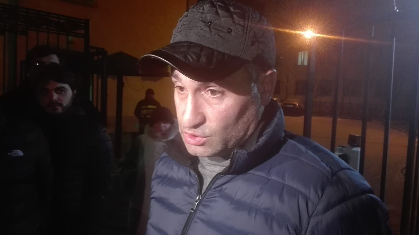 ბათუმში „ნაციონალური მოძრაობის“ წევრი ფარულ ვიდეოკადრებთან დაკავშირებით გამოკითხეს
