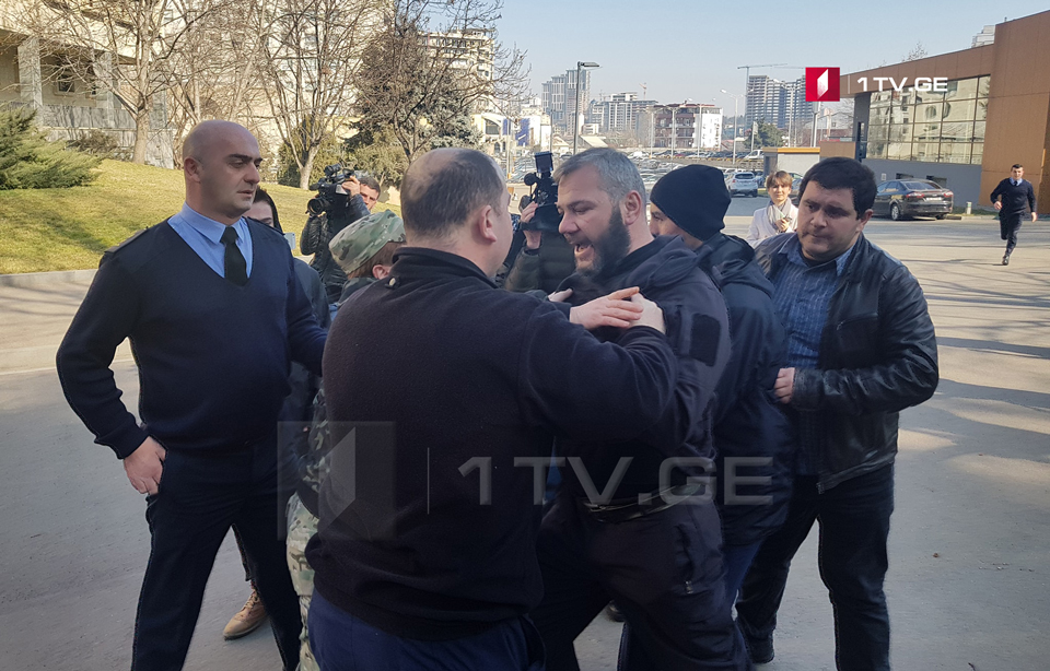 ზაზა სარალიძეს გენერალური პროკურატურის ტერიტორია დაატოვებინეს [ვიდეო]