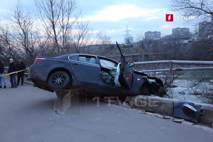 თბილისში, ქსნის ქუჩაზე ავტოსაგზაო შემთხვევა მოხდა