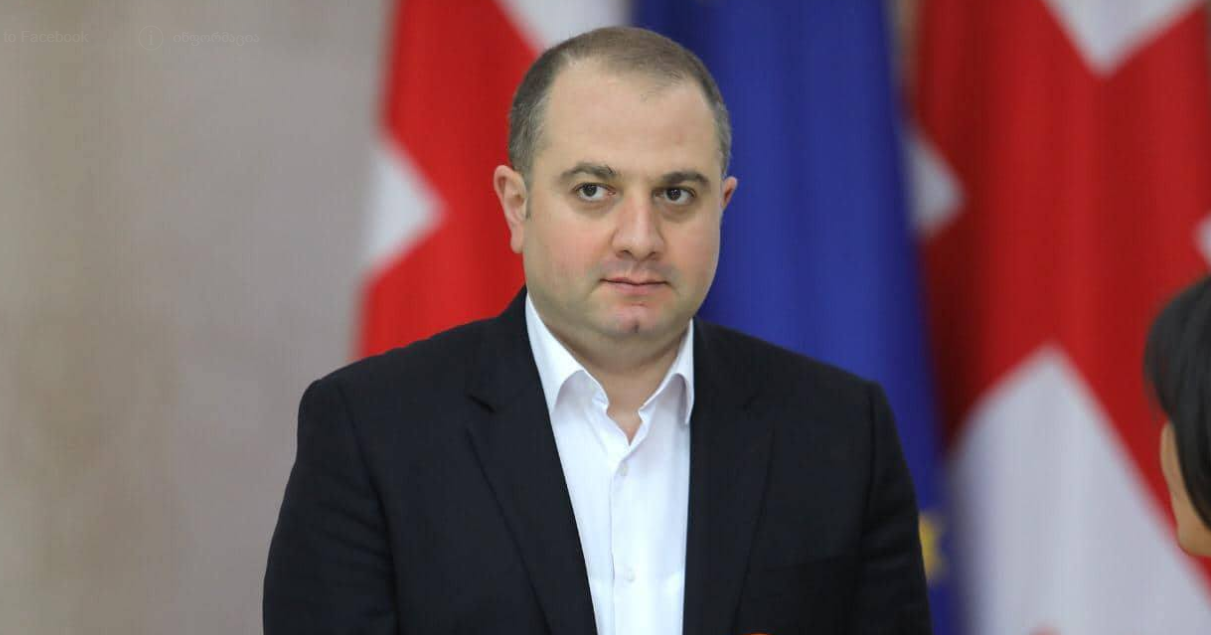 ათზე მეტი ადამიანის თავშეყრა დასაშვებია სამედიცინო და საჯარო დაწესებულებებში, თავდაცვის ძალებსა და პენიტენციურ დაწესებულებებში, ასევე საზოგადოებრივ ტრანსპორტში