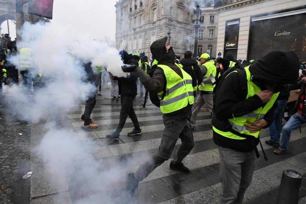 პარიზში ​ყვითელჟილეტიანების აქციაზე სამართალდამცველებსა და აქტივისტებს შორის დაპირისპირება მოხდა