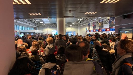 რომში, ჩამპინოს აეროპორტში ხანძრის გამო, მგზავრების ევაკუაცია განხორციელდა