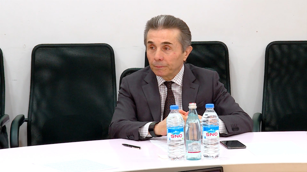 „ქართული ოცნების“ ოფისში ბიძინა ივანიშვილის ხელმძღვანელობით პოლიტსაბჭოს სხდომა მიმდინარეობს [ვიდეო]