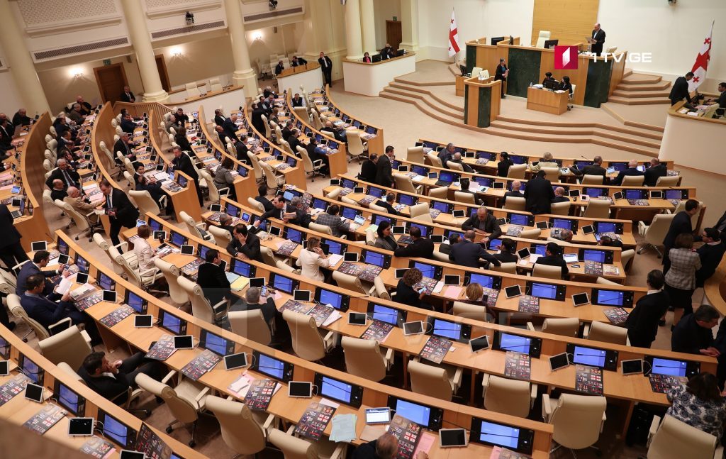 Партия "Грузинская мечта" теряет конституционное большинство в парламенте