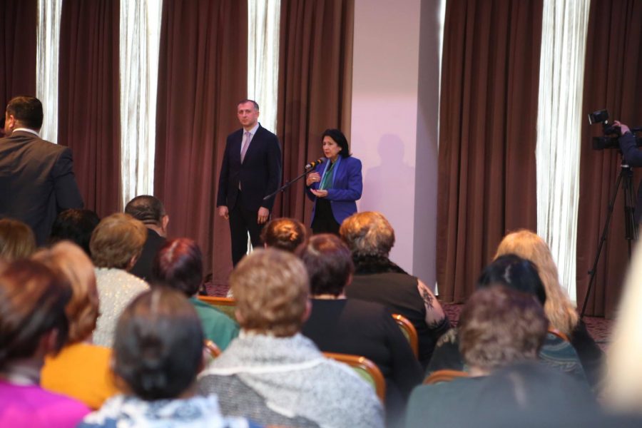 სალომე ზურაბიშვილმა აზერბაიჯანის კახის რაიონში მცხოვრებ ქართველებთან ორმაგი მოქალაქეობის შესაძლებლობაზე ისაუბრა