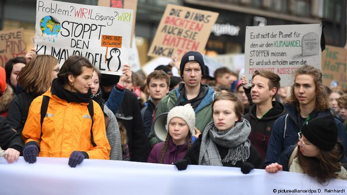 სკოლის მოსწავლეები გერმანიის მთავრობისგან კლიმატური ცვლილებების წინააღმდეგ ქმედითი ნაბიჯების გადადგმას ითხოვენ