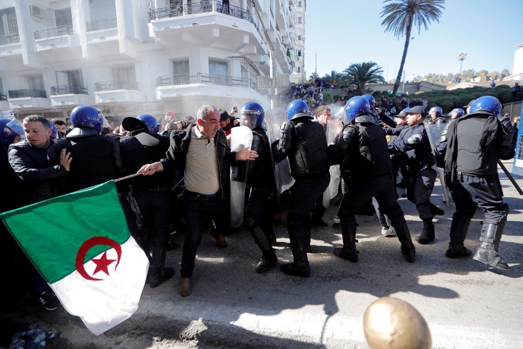 ალჟირში პრეზიდენტის წინააღმდეგ საპროტესტო გამოსვლები განახლდა