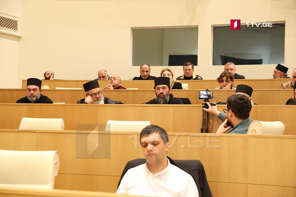 პარლამენტში „ბავშვის უფლებათა კოდექსის“ განხილვა მიმდინარეობს
