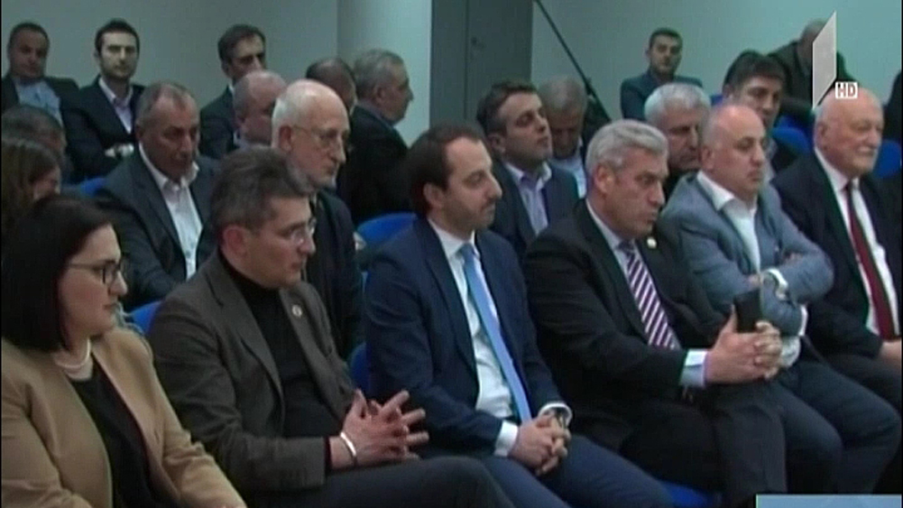 მსჯელობა „ქართული ოცნების“ ცენტრალურ ოფისში