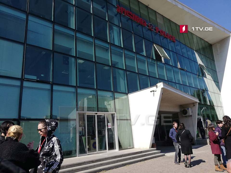 „საქართველოს ბანკის“ ფილიალის დაყაჩაღების ფაქტზე რამდენიმე პირის დაკითხვა მიმდინარეობს