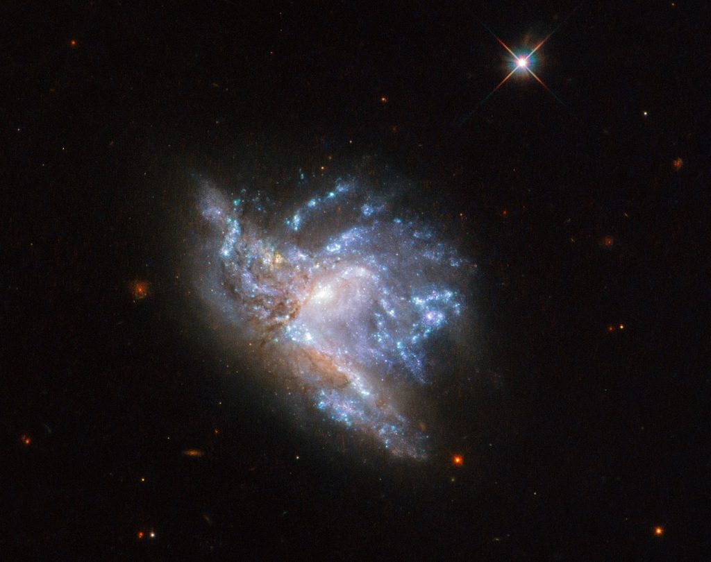 როგორ ეჯახება ორი გალაქტიკა ერთმანეთს - ნასა ჰაბლის ახალ ფოტოს აქვეყნებს