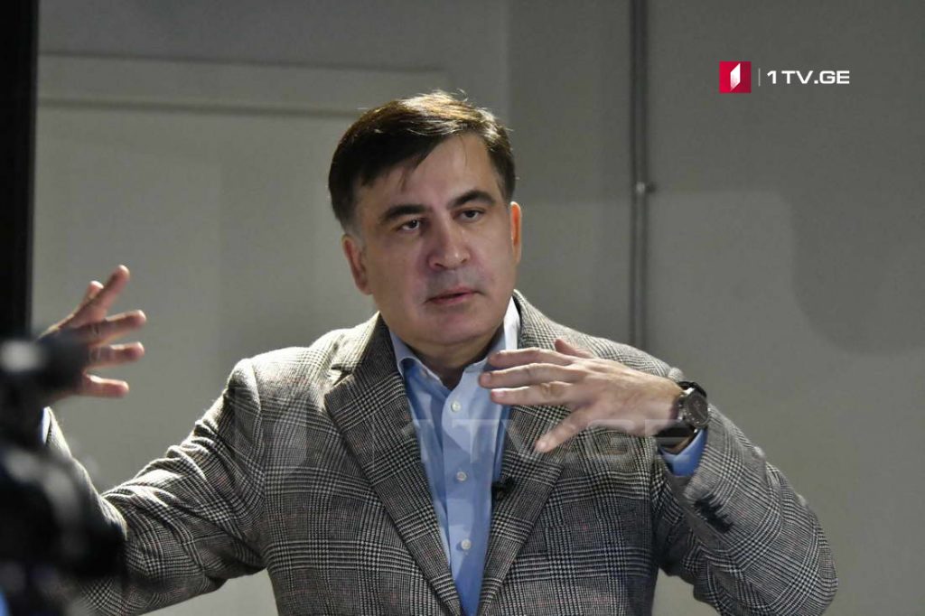 Михаил Саакашвили - Меня вытащили из машины, стащили на землю под мат преступников, несколько раз ударили по шее, таскали за волосы, конечно, тогда я сопротивлялся