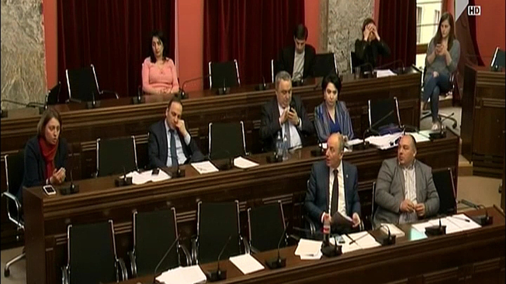 სამი კანონპროექტის განხილვა პარლამენტში