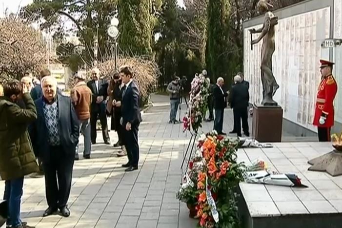 გმირთა მოედანზე ქვეყნის ერთიანობისთვის გარდაცვლილები გაიხსენეს