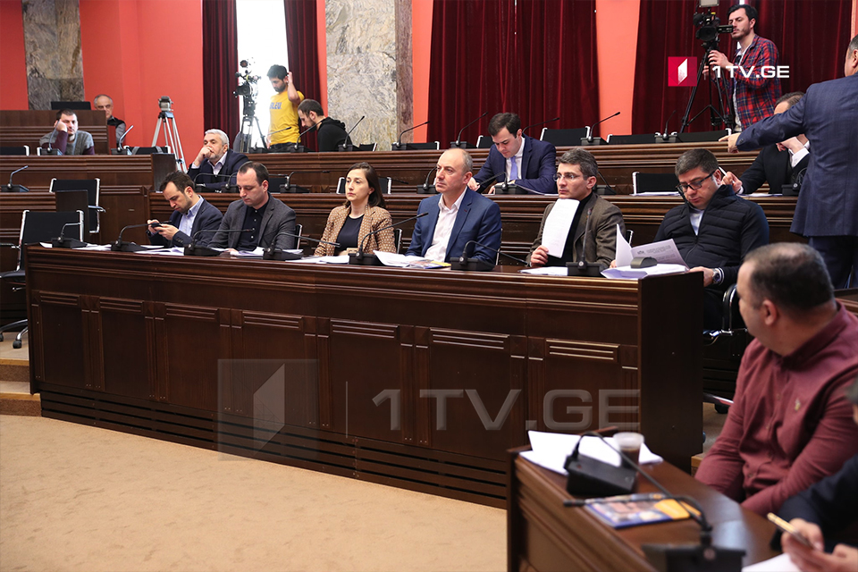 იურიდიულ საკითხთა კომიტეტის სხდომაზე ვანო ზარდიაშვილსა და ოთარ კახიძეს შორის სიტყვიერი დაპირისპირება მოხდა